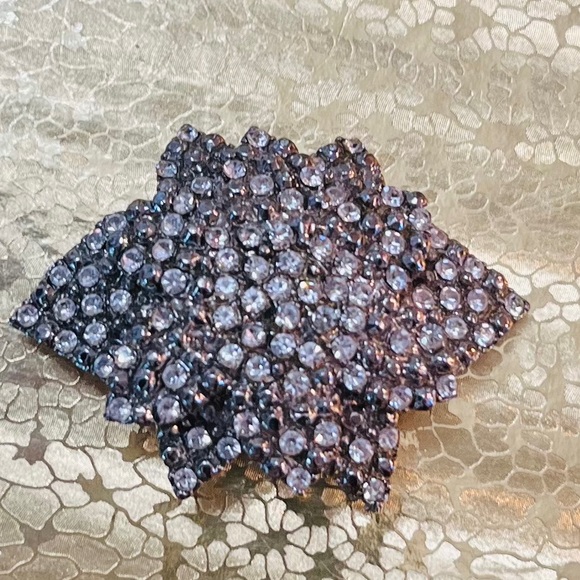 Vintage silverplated Pave set rhinestone dimensional Leaf brooch NWT.nice!! - Picture 2 of 8